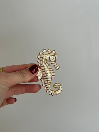 Broche caballito de mar blanco